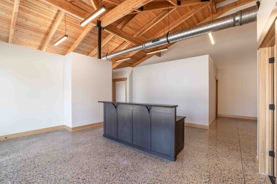 More Photos Of 8512 N Wayne Dr, Hayden Flex For Lease