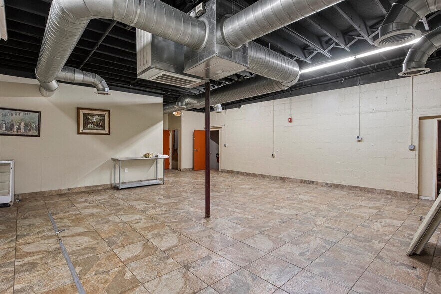 More Photos Of 987 Hollywood Rd NW, Atlanta Industrial For Sale