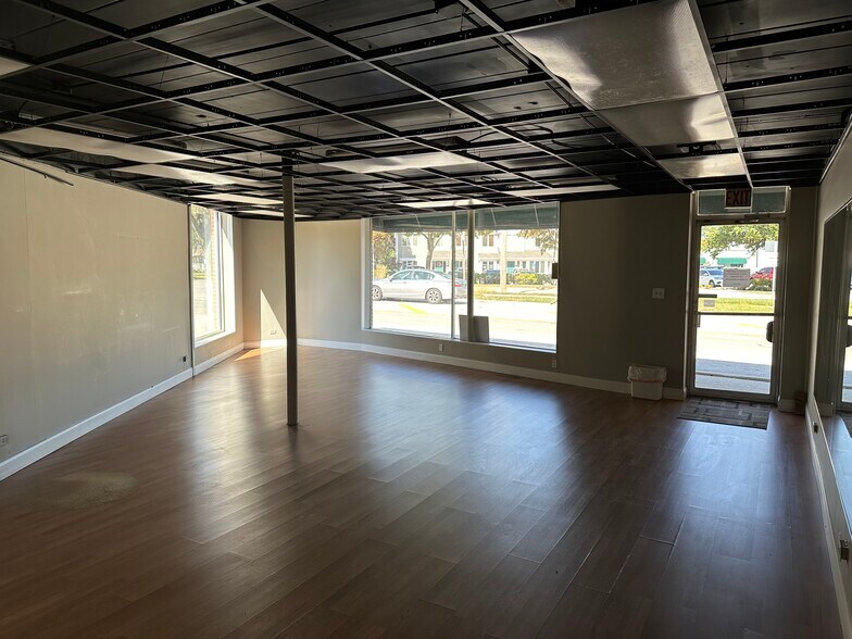 More Photos Of 220-230 Hicks Pl, Palatine Storefront Retail Residential For Sale