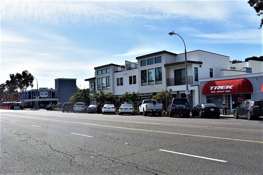 More Photos Of 960 S Coast Highway 101, Encinitas Storefront For Lease