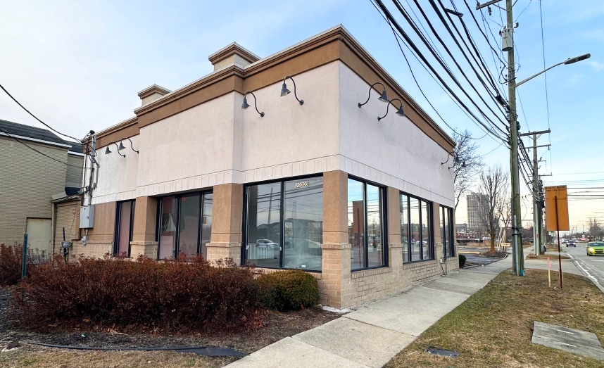 More Photos Of 20000 W 10 Mile Rd, Southfield Freestanding For Lease