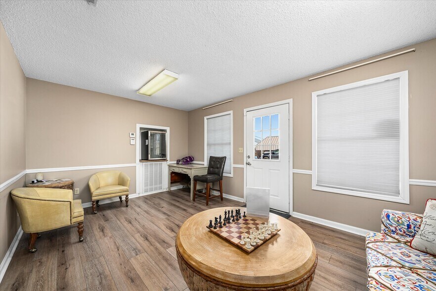 More Photos Of 142 West Ave, Crossville Medical For Sale