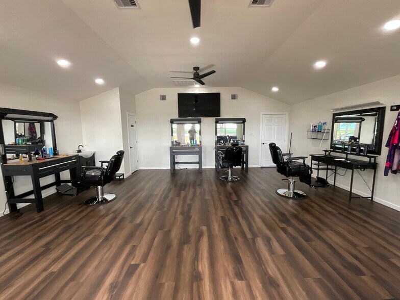 More Photos Of 21095 FM 362 Rd, Waller Flex For Sale