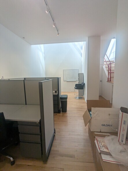 More Photos Of 150 W 58th St, New York Apartments For Lease