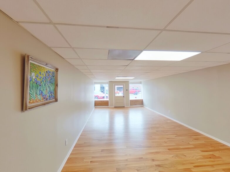 More Photos Of 101 S Main St, Mount Pleasant Storefront Retail Office For Lease