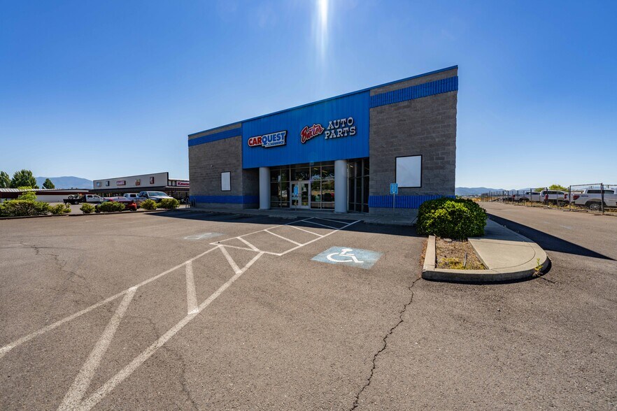 More Photos Of 3755 Crater Lake Hwy, Medford Freestanding For Sale