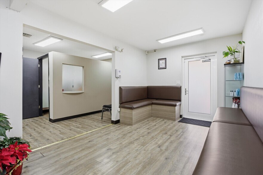 More Photos Of 980 NE 126th St, North Miami Medical For Lease