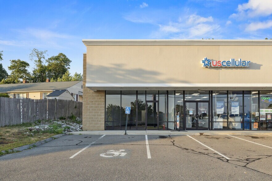 More Photos Of 902-908 S Willow St, Manchester Freestanding For Lease