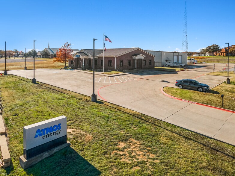 More Photos Of 142 N FM 730, Boyd Light Distribution For Sale