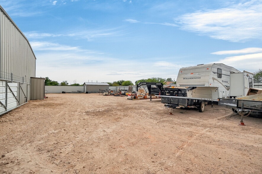 More Photos Of 1317 County Rd 114 rd, Midland Industrial For Sale