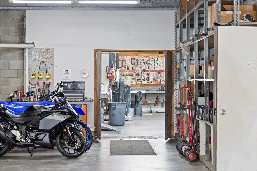 More Photos Of 735 Gilman St, Berkeley Showroom For Sale