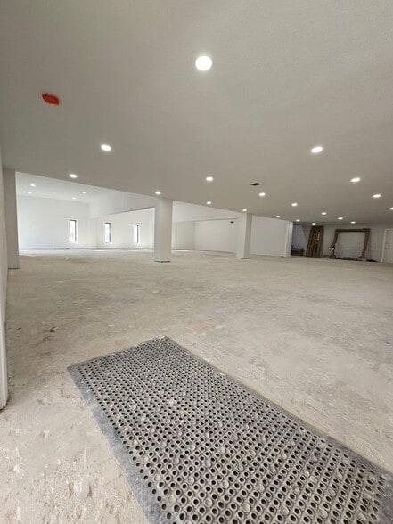 More Photos Of 1940 7th Ave S, Saint Petersburg Medical For Sale