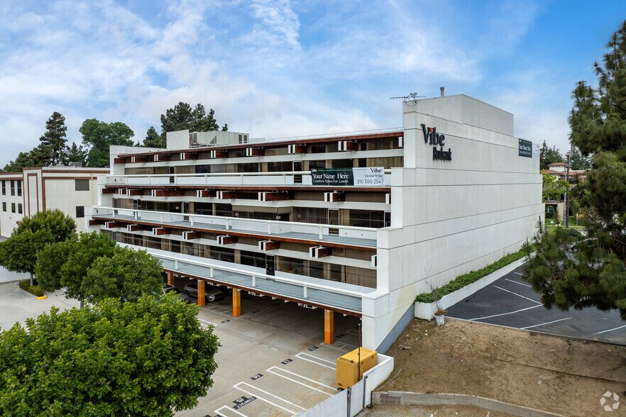 More Photos Of 4444 W Lakeside Dr, Burbank Loft Creative Space For Lease