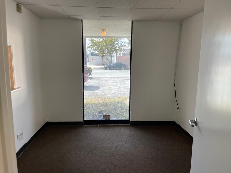 More Photos Of 3015 Kilson Dr, Santa Ana Warehouse For Lease