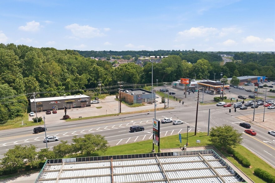 More Photos Of 1469 Tiny Town Rd, Clarksville Freestanding For Lease