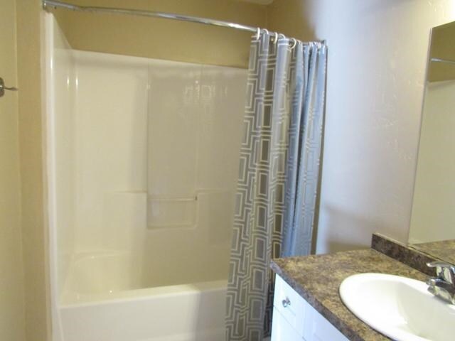 More Photos Of 211 1st St Ne, Halliday Hotel For Sale