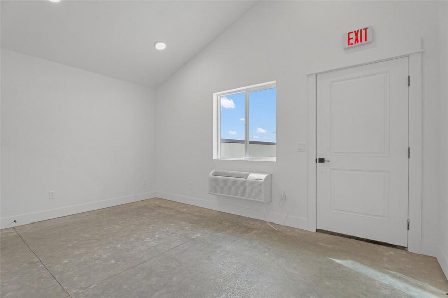 More Photos Of 82 Rock Chuck Rd, Victor Warehouse For Sale