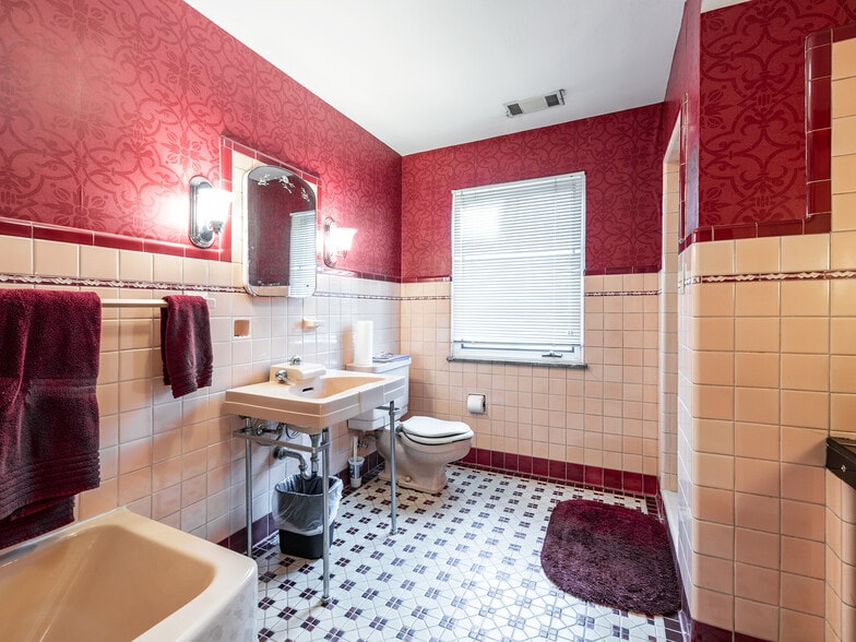 More Photos Of 1526 Kanawha Blvd E, Charleston Office Residential For Sale