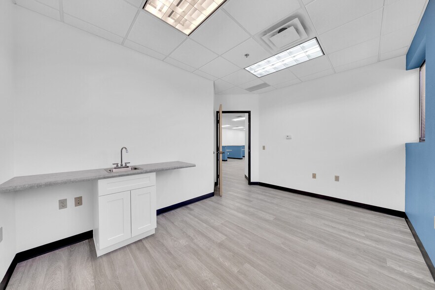 More Photos Of 4729 E Union Hills Dr, Phoenix Medical For Sale