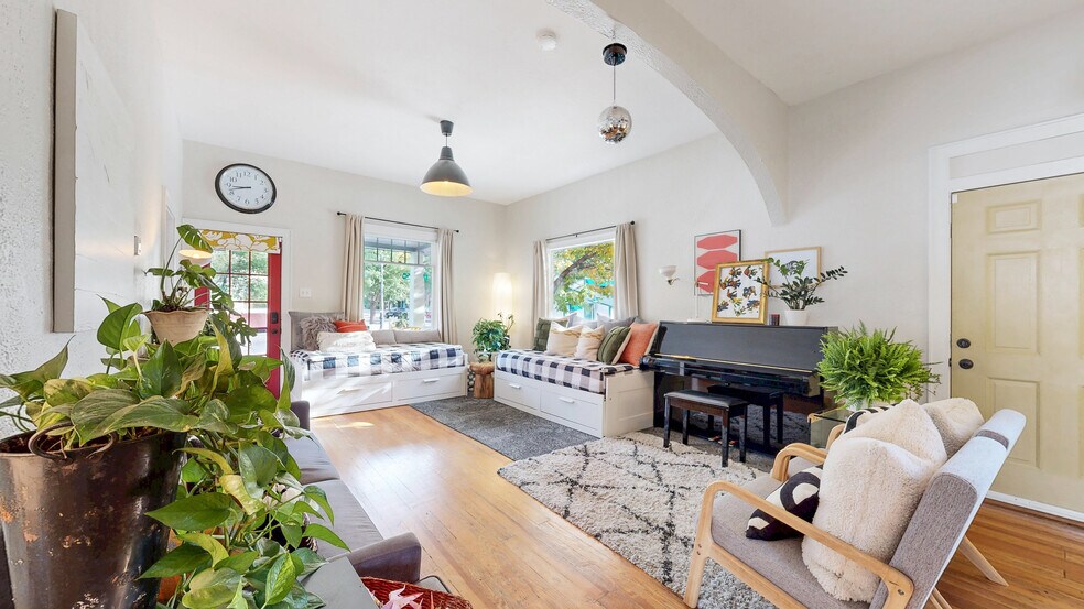 More Photos Of 100 W Cleveland St, Lafayette Office Residential For Sale