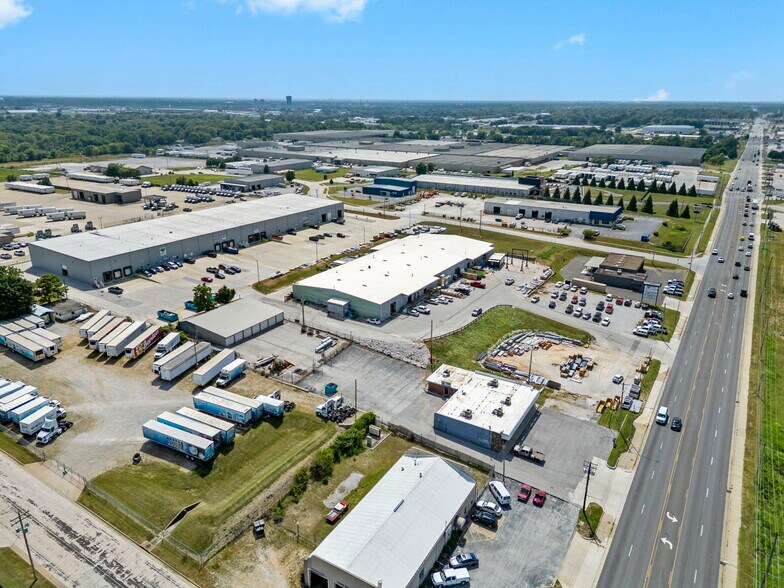 More Photos Of 2752 E Kearney St, Springfield Freestanding For Sale