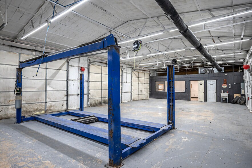 More Photos Of 11206 N Broadway Ave, Ada Warehouse For Sale