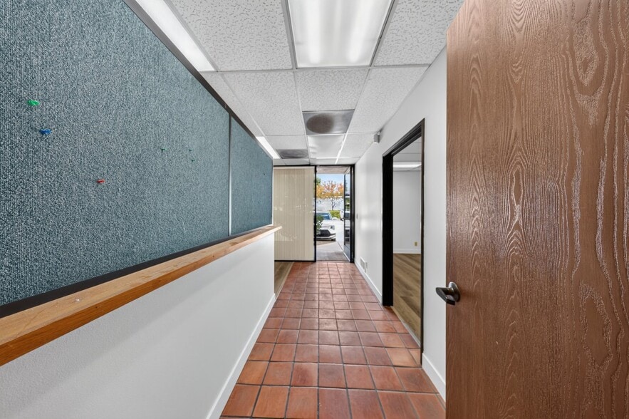 More Photos Of 21358 Nordhoff St, Chatsworth Light Distribution For Lease