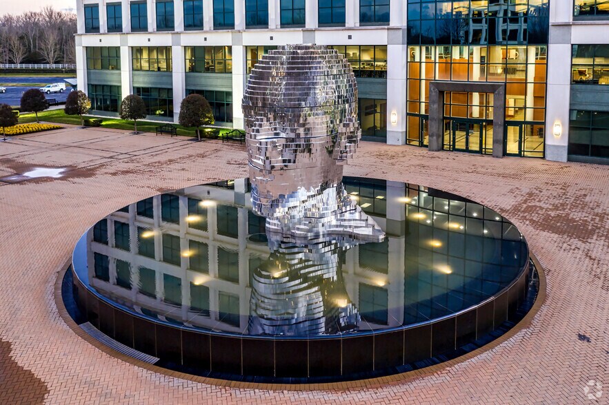 More Photos Of 3701 Arco Corporate Dr, Charlotte Office Residential For Lease