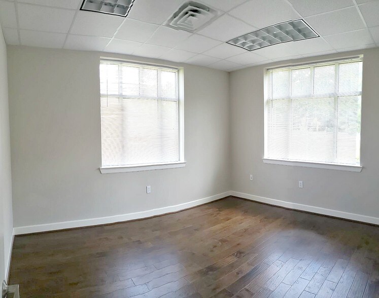 More Photos Of 2219 Sawdust Rd, The Woodlands Loft Creative Space For Lease