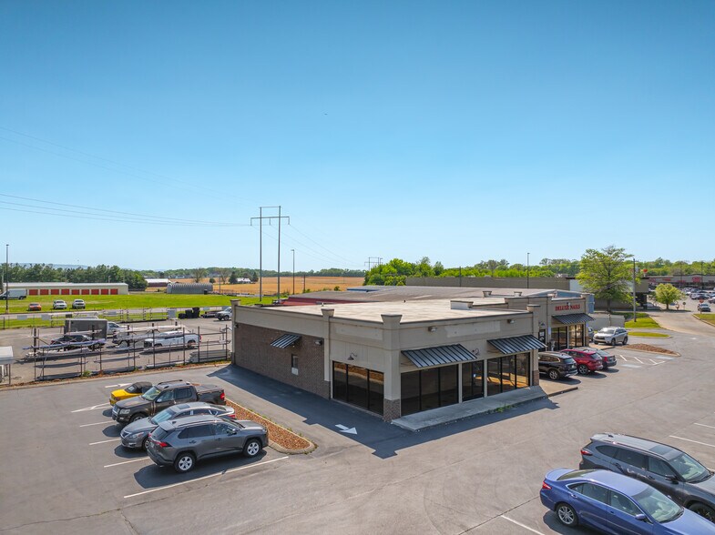 More Photos Of 2585 Decherd Blvd, Decherd Storefront For Lease