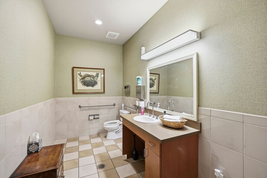 More Photos Of 68031 Capital Trace Row, Mandeville Office For Sale