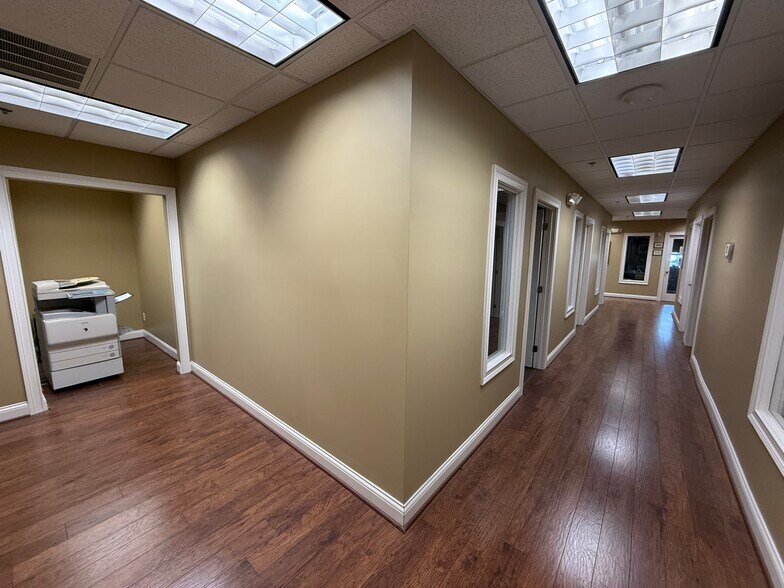 More Photos Of 444 Lewis Hargett Cir, Lexington Office For Sale