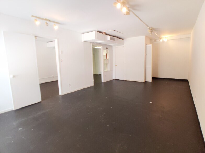 More Photos Of 2740 Devine St, Columbia Storefront Retail Office For Lease