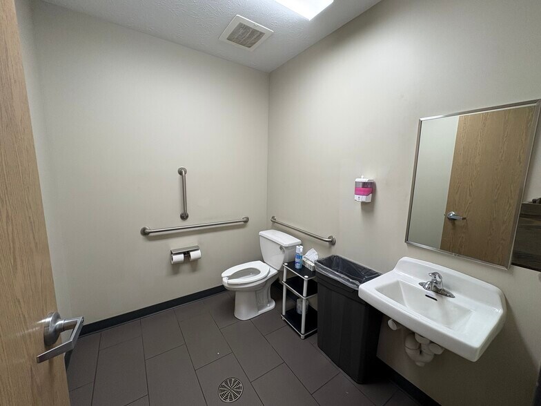 More Photos Of 2306 IFCU way, Lafayette Auto Dealership For Sale