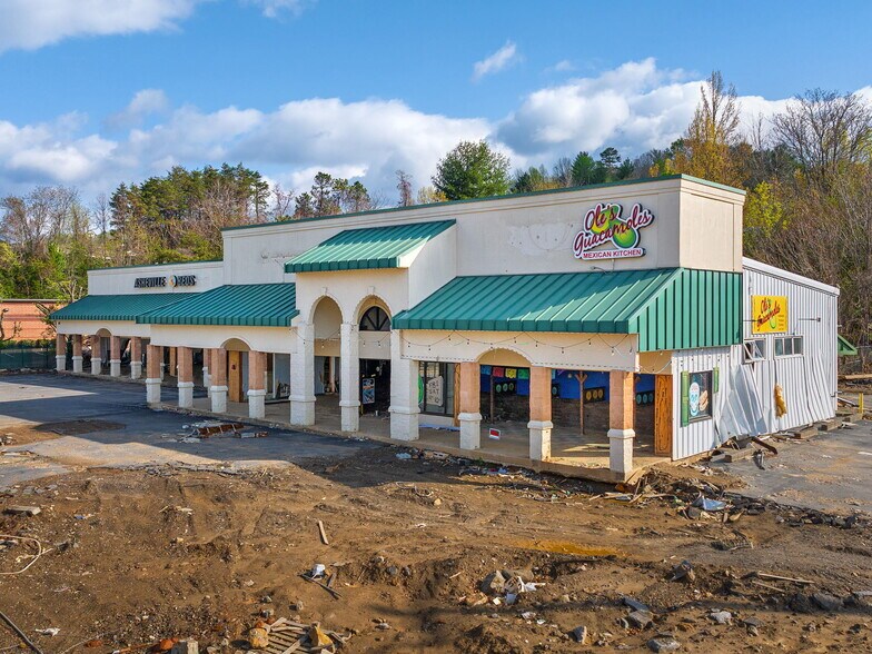 More Photos Of 90 S Tunnel Rd, Asheville Restaurant For Lease