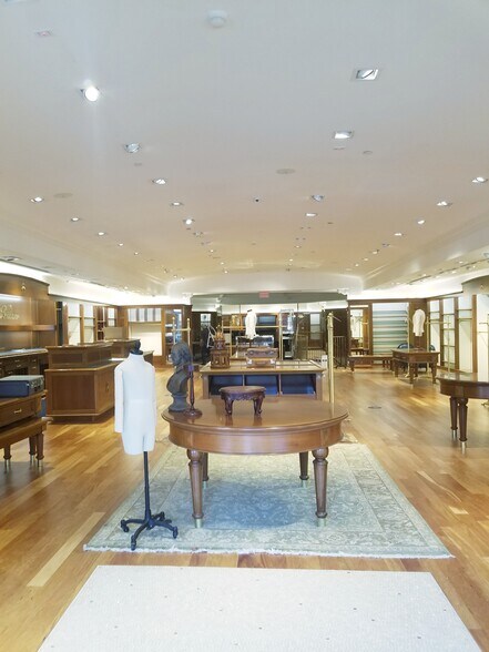 More Photos Of 181 Greenwich Ave, Greenwich Freestanding For Lease