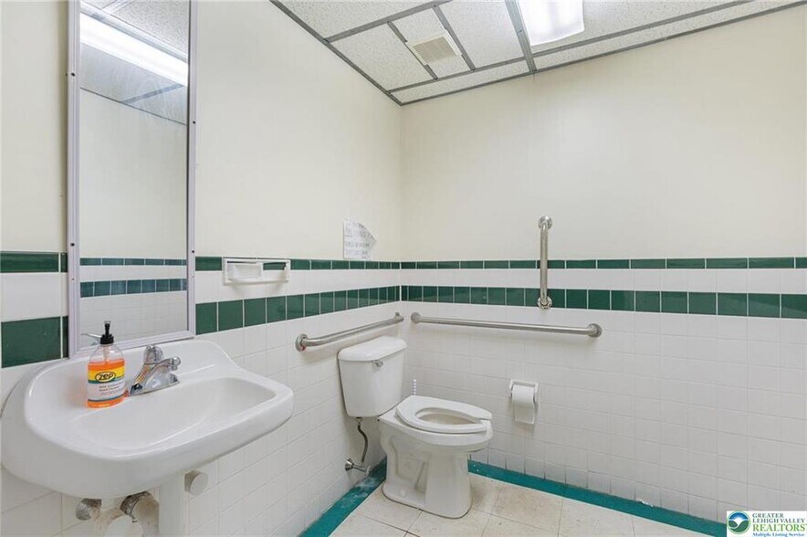 More Photos Of 915 W Hamilton St, Allentown Office Residential For Sale