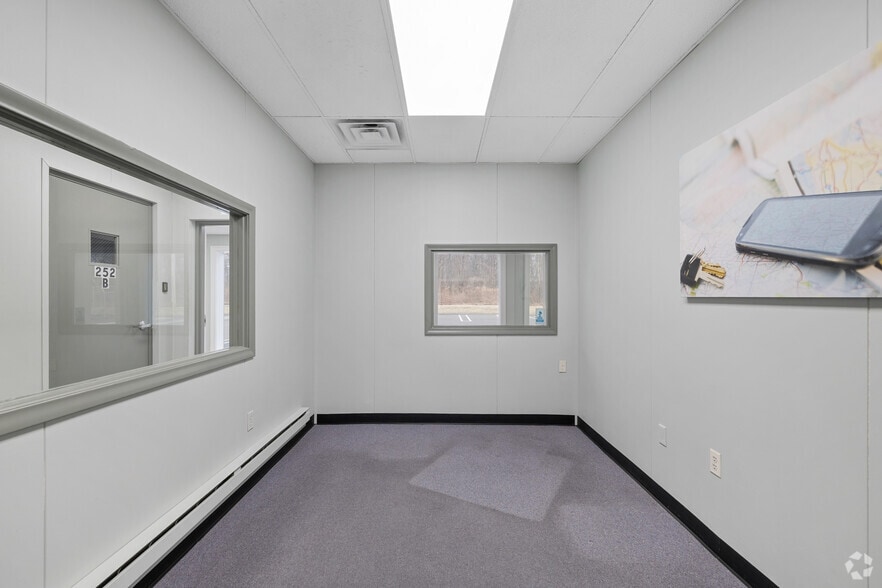 More Photos Of 252-262 Depot Rd, Milford Light Distribution For Lease
