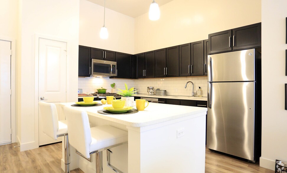 More Photos Of 515 West Ave, Norwalk Unknown For Lease