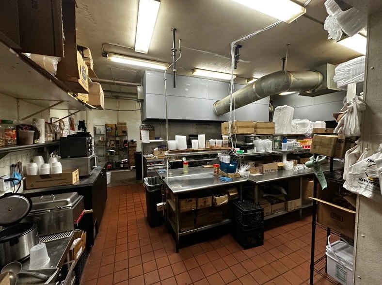 More Photos Of 1027 Sheffield Ave, Dyer Restaurant For Sale