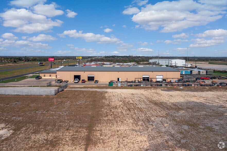 More Photos Of 19940 I-37, Elmendorf Warehouse For Lease