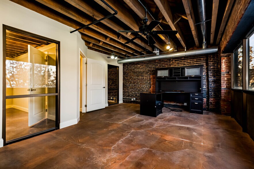 More Photos Of 247 Broad St, Kingsport Loft Creative Space For Sale