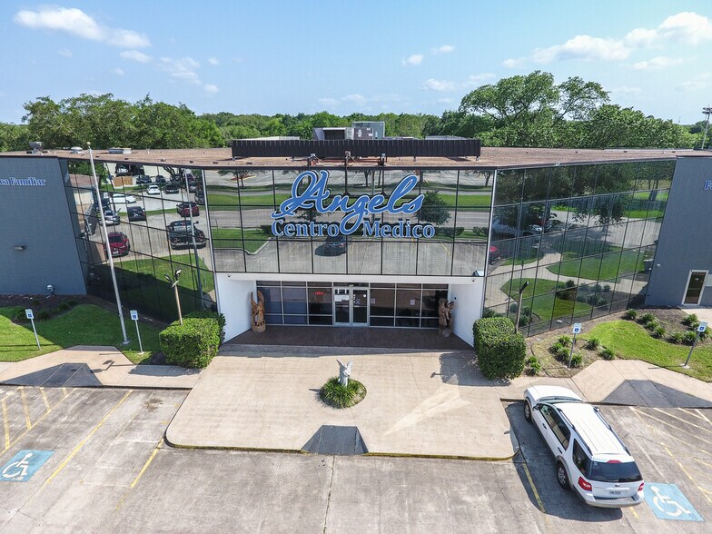 More Photos Of 722 Fairmont Pky, Pasadena Light Manufacturing For Lease