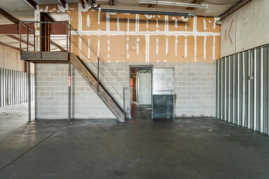 More Photos Of 12 S 111th Ave, Tulsa Service For Lease