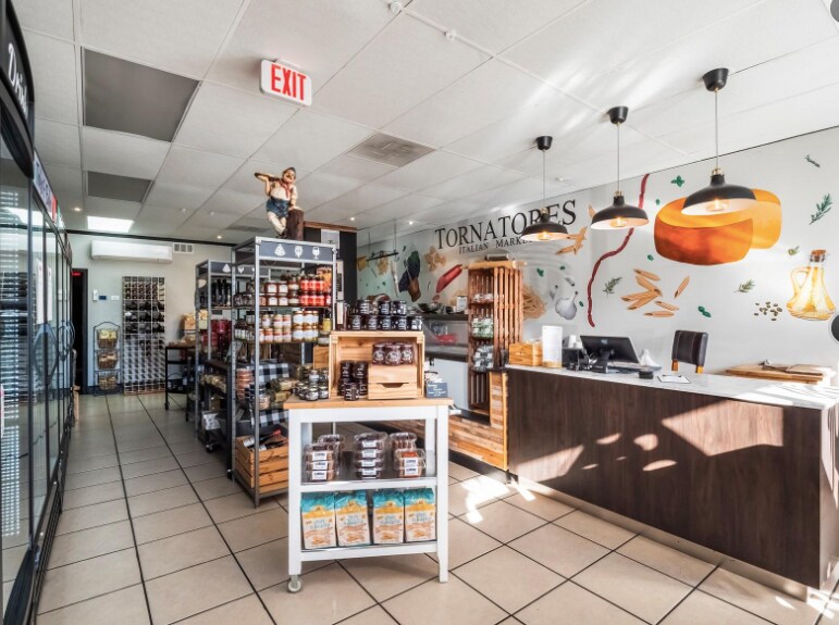 More Photos Of 3800-3822 Edgewater Dr, Orlando Unknown For Lease