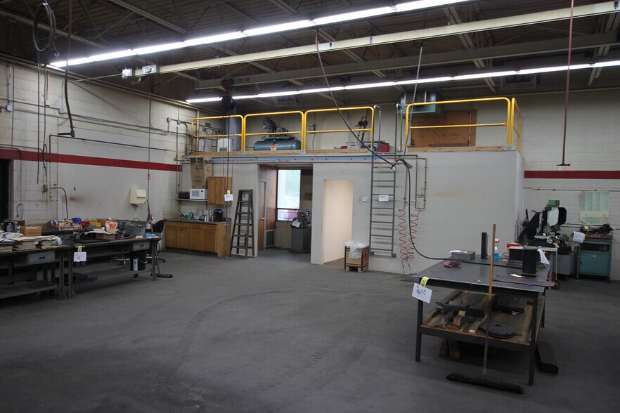 More Photos Of 33 Pullman St, Worcester Manufacturing For Lease