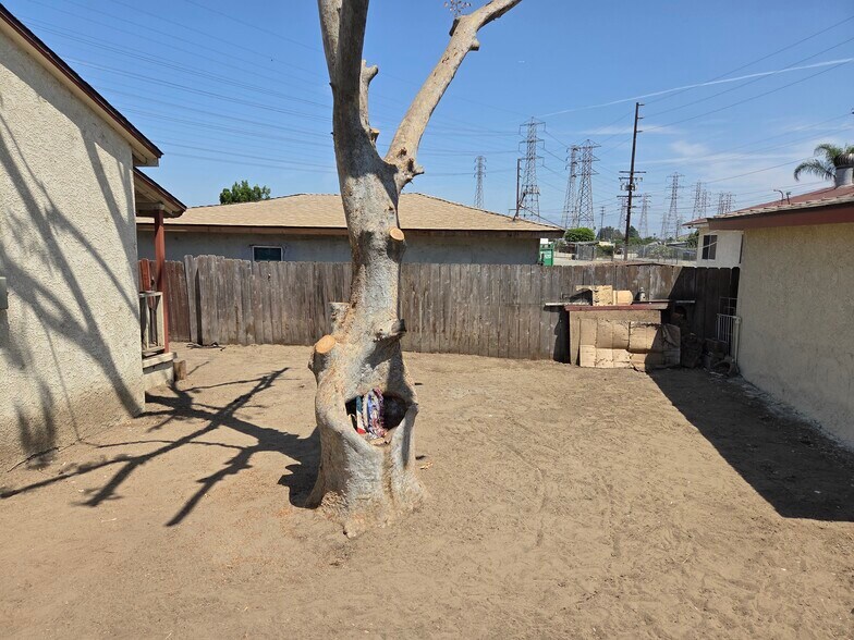 More Photos Of 10456 Downey Norwalk Rd, Norwalk Multifamily For Sale