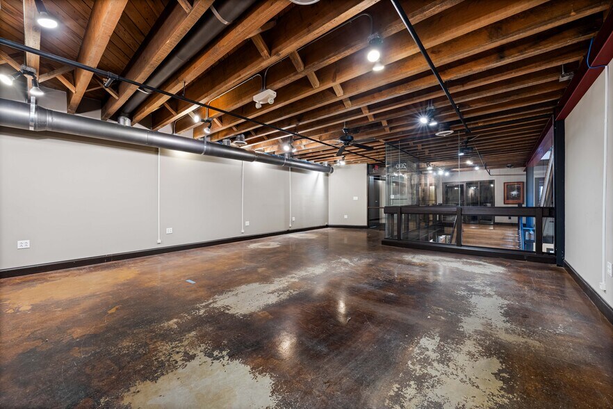 More Photos Of 247 Broad St, Kingsport Loft Creative Space For Sale