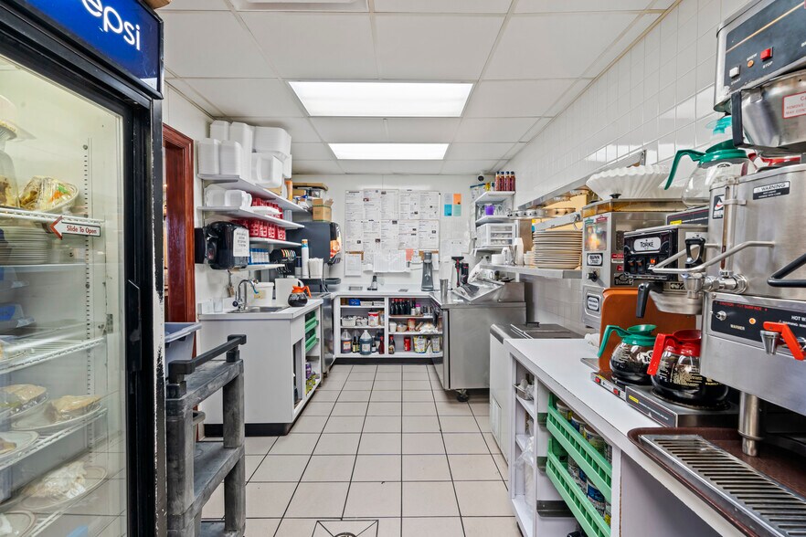 More Photos Of 2604 Custer St, Manitowoc General Retail For Sale