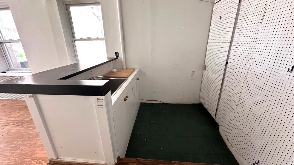 More Photos Of 35 Saint James Pl, New York Storefront Retail Residential For Lease